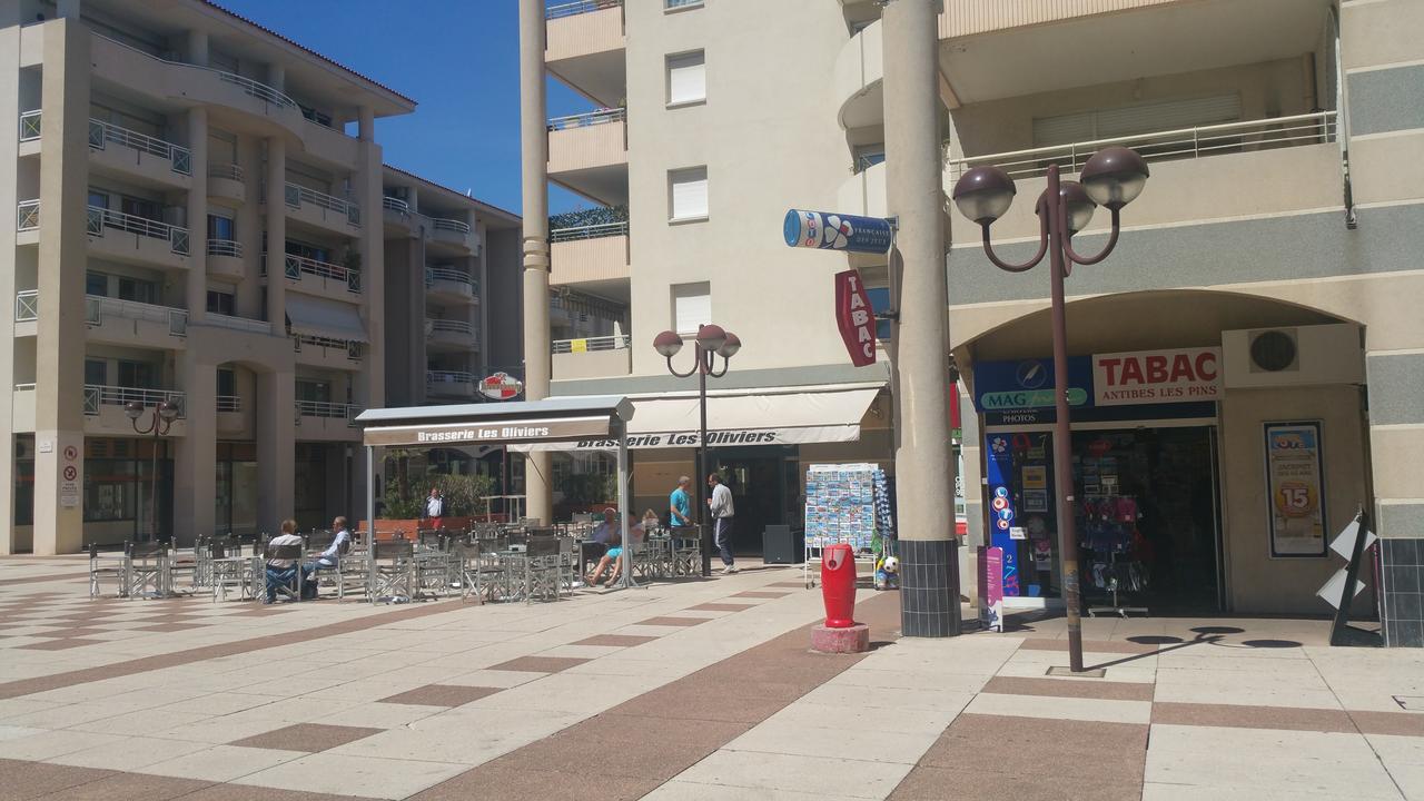 Appartement Les Pins Bleus à Juan-les-Pins Extérieur photo